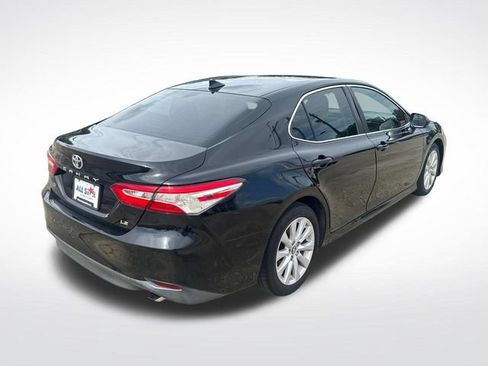 Used 2019 Toyota Camry LE FWD image 9