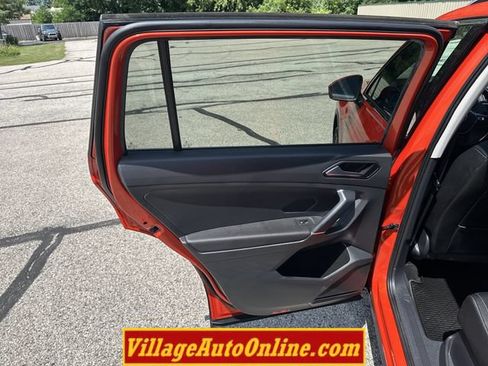 Used 2018 Volkswagen Tiguan SEL AWD/4WD image 31
