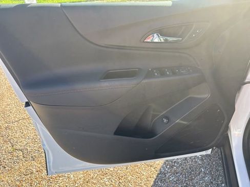 Used 2023 Chevrolet Equinox RS image 14