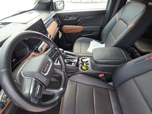 Used 2024 GMC Canyon AT4 w/ AT4 Premium Package AWD/4WD image 12