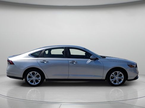 Used 2025 Honda Accord LX image 9