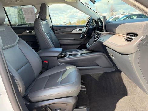 Used 2025 Ford Explorer Active w/ Active Comfort Package image 11