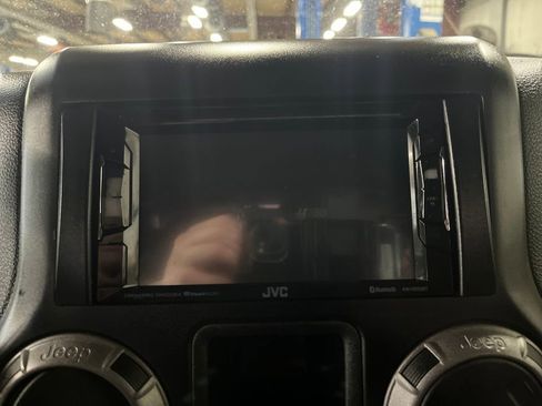 Used 2015 Jeep Wrangler Sport image 20