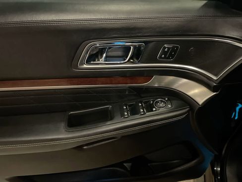 Used 2017 Ford Explorer Platinum image 13