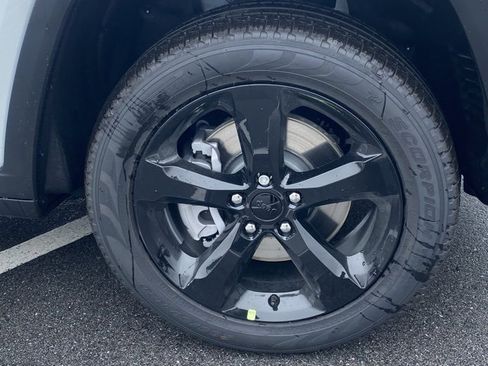 New 2025 Jeep Grand Cherokee L Limited w/ Luxury Tech Group II image 11