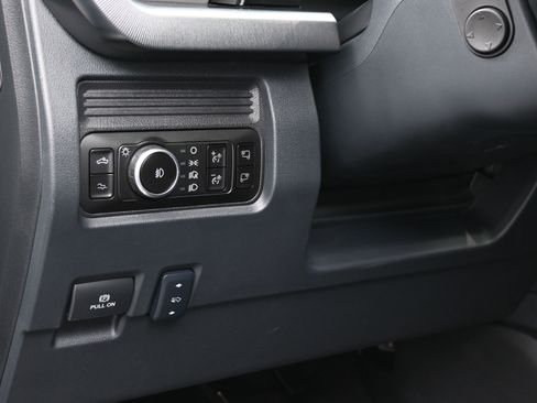 Used 2025 Ford F250 Platinum w/ Tremor Off-Road Package image 22