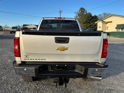 Used 2014 Chevrolet Silverado 2500 LTZ w/ LTZ Plus Package image 18