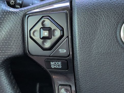 Used 2018 Toyota 4Runner TRD Off-Road Premium AWD/4WD image 23