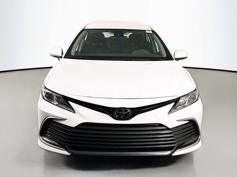 Used 2023 Toyota Camry LE image 2