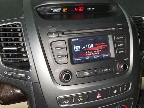 Used 2014 Kia Sorento LX image 17