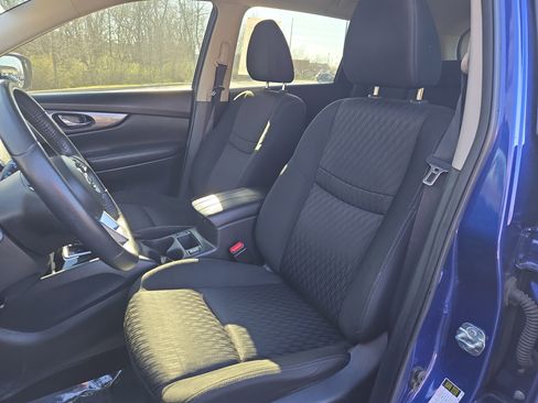 Used 2019 Nissan Rogue SV image 13