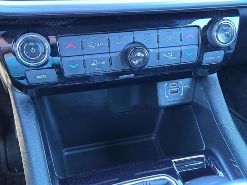 Used 2023 Jeep Compass Latitude w/ Convenience Group image 25