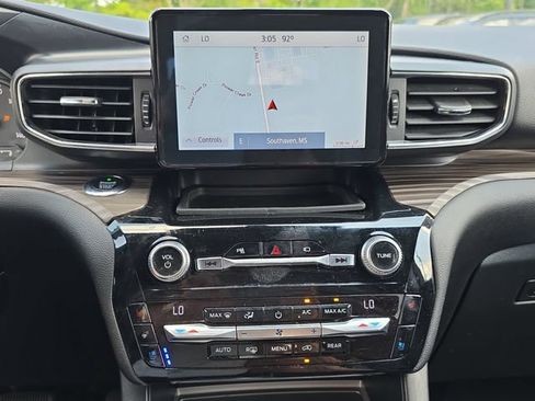 Used 2021 Ford Explorer Limited w/ Equipment Group 301A AWD/4WD image 23