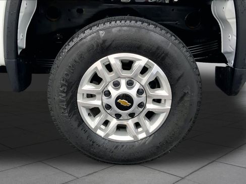 Used 2025 Chevrolet Silverado 2500 LT w/ Convenience Package AWD/4WD image 11