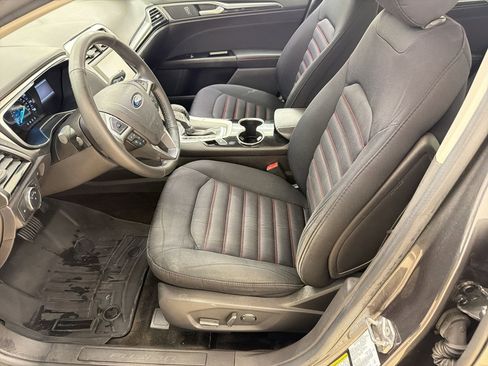 Used 2016 Ford Fusion SE FWD image 5