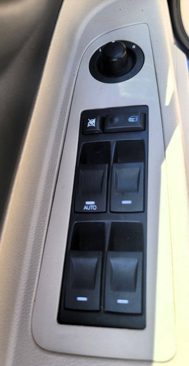 Used 2006 Dodge Charger R/T w/ Convenience Group II RWD image 18