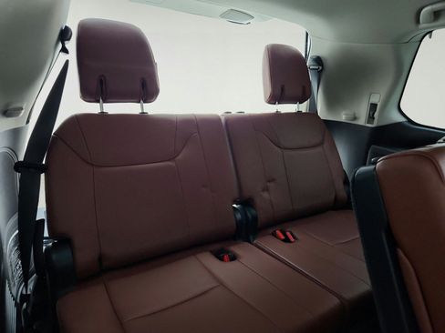 Used 2016 Lexus LX 570 4WD w/ Luxury Package image 30