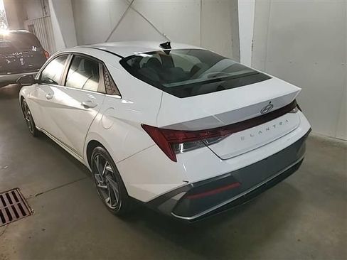 Used 2025 Hyundai Elantra SEL FWD image 2