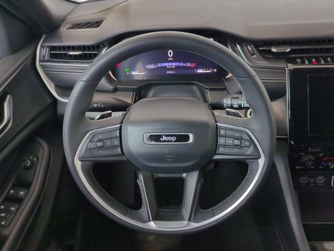 Used 2024 Jeep Grand Cherokee L Laredo AWD/4WD image 15