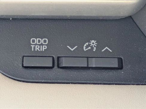 Used 2023 Toyota Highlander XLE FWD image 13
