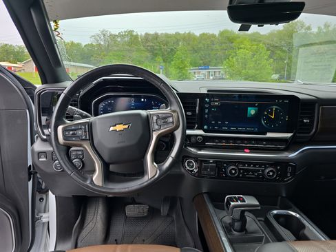 Used 2023 Chevrolet Silverado 1500 High Country w/ High Country Premium Package AWD/4WD image 16