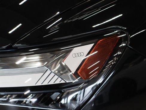 Used 2024 Audi Q4 e-tron Premium Plus w/ Premium Plus image 31