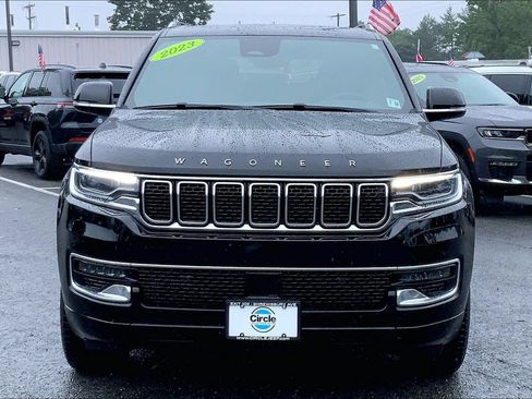 Used 2023 Jeep Wagoneer 4WD w/ Premium Group I image 3