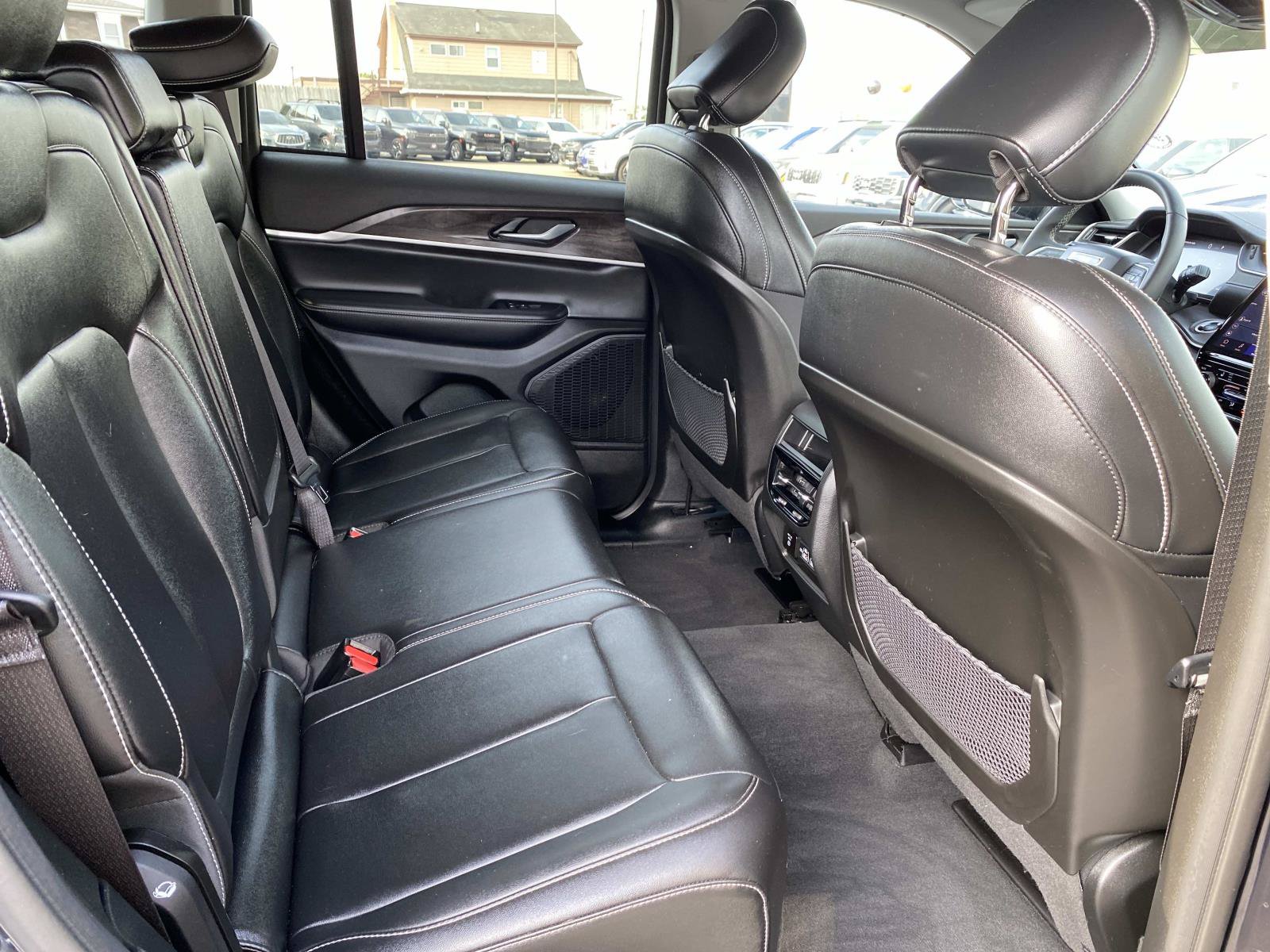 Used 2023 Jeep Grand Cherokee Limited AWD/4WD image 21