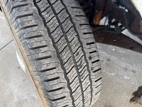 Used 2006 Ford E-250 and Econoline 250 Commercial image 8