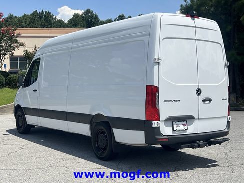 Used 2025 Mercedes-Benz Sprinter 2500 image 2