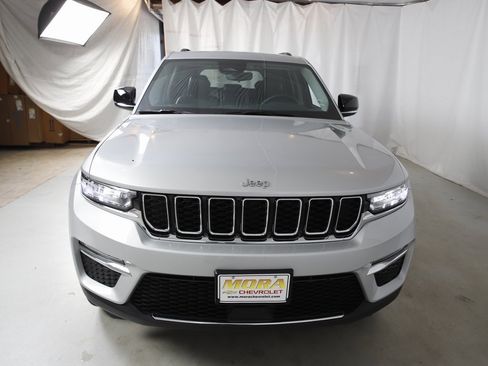 Used 2022 Jeep Grand Cherokee Limited image 6