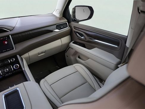 Used 2024 GMC Yukon Denali w/ Denali Reserve Package image 34