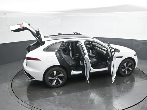 Used 2024 Jaguar F-PACE R-Dynamic S image 54