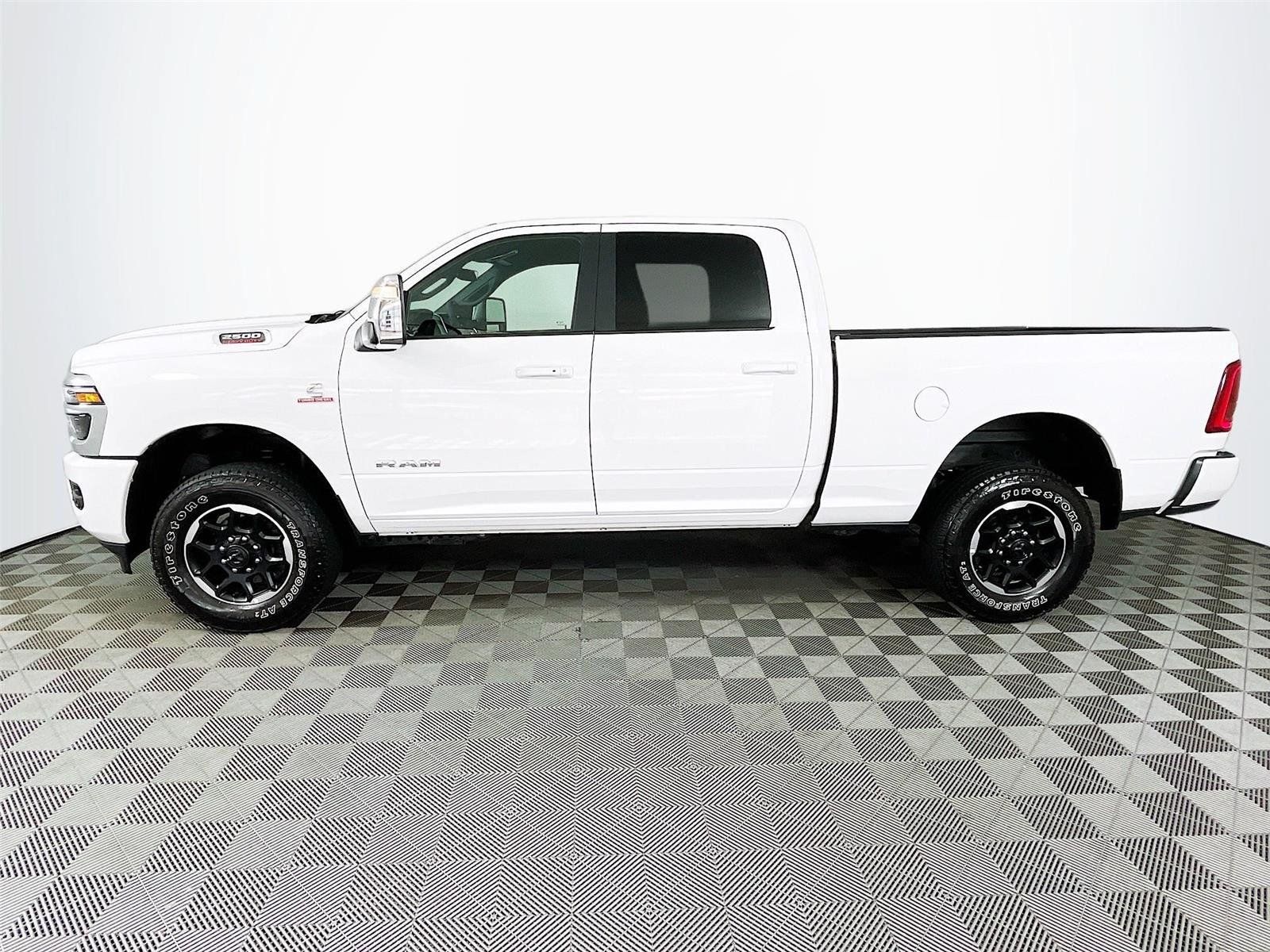 Used 2026 RAM 2500 Laramie AWD/4WD image 4