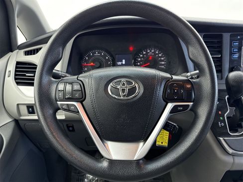 Used 2015 Toyota Sienna LE image 13