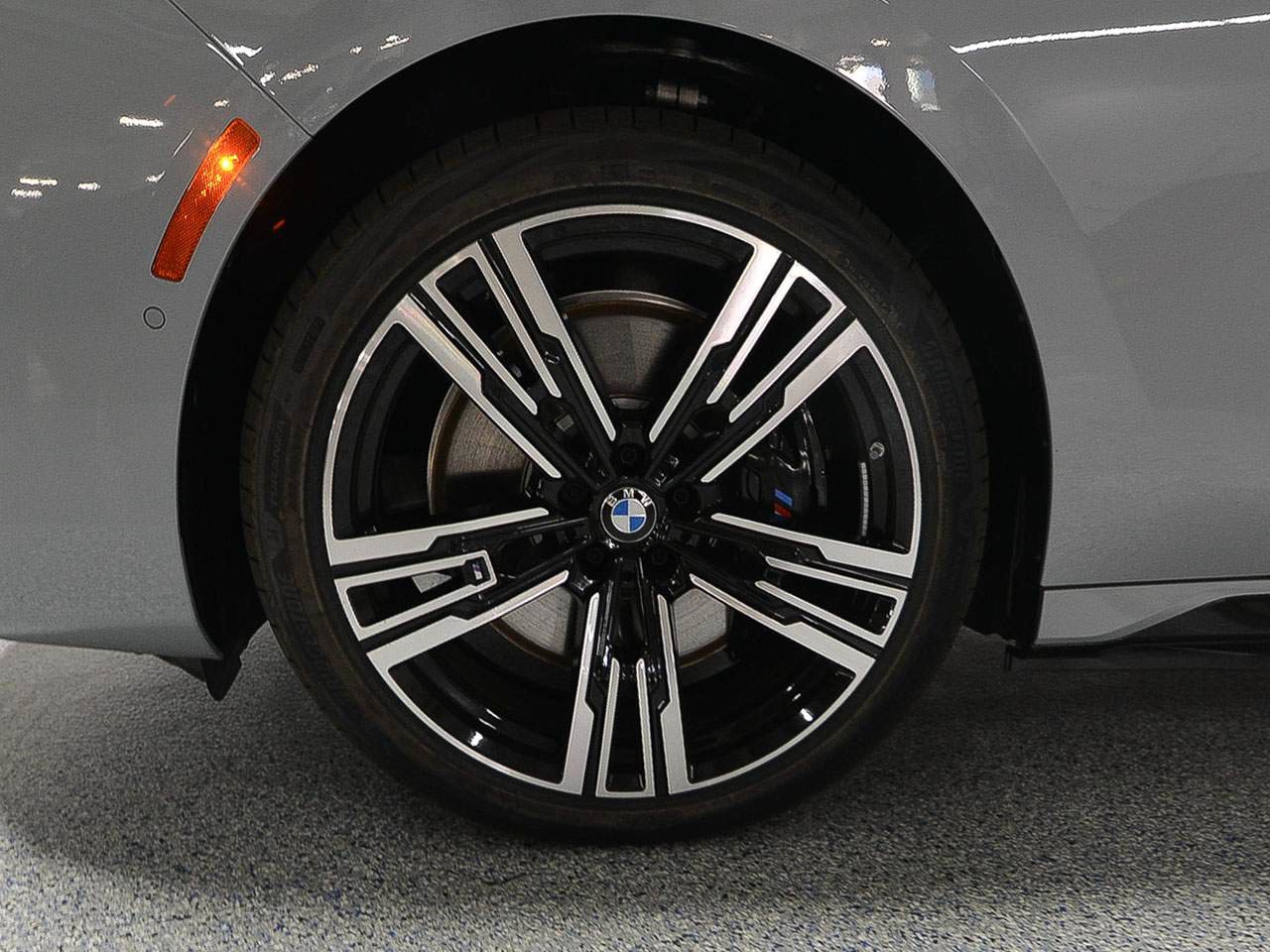 Used 2026 BMW i7 eDrive50 w/ M Sport Package RWD image 5