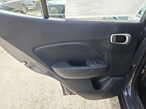 Certified 2025 Hyundai Venue SEL image 12