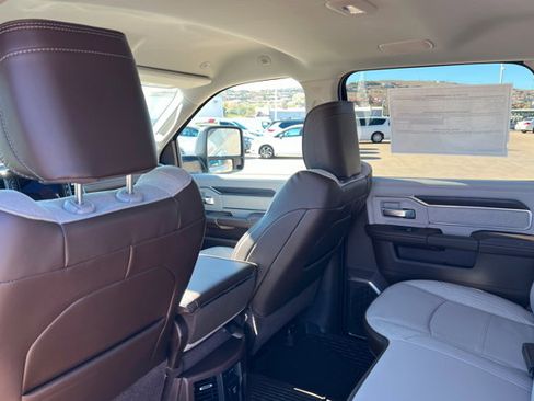 New 2026 RAM 2500 Laramie AWD/4WD image 19