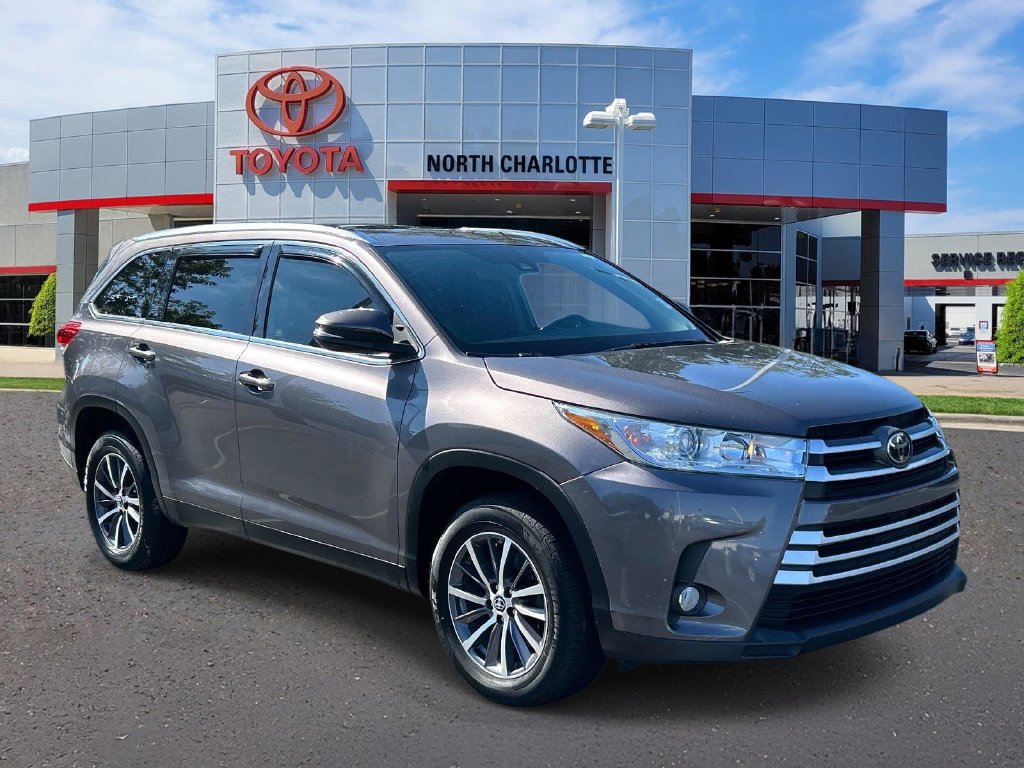 Used 2019 Toyota Highlander XLE FWD 360° Tour