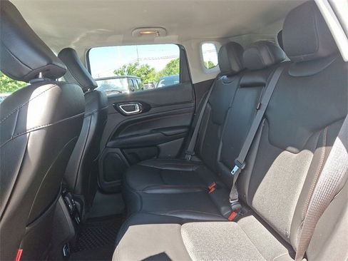Used 2022 Jeep Compass Trailhawk image 9