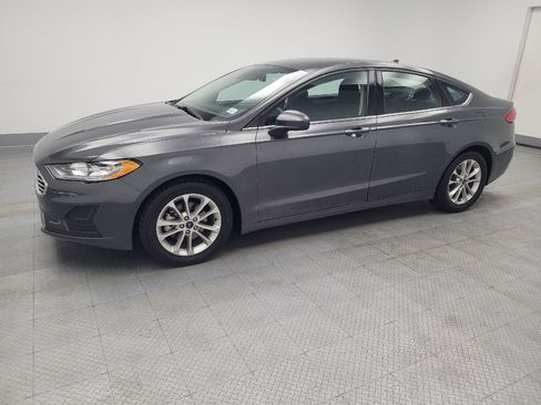 Used 2020 Ford Fusion SE image 2