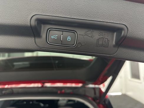 Used 2023 Ford Explorer XLT w/ Equipment Group 202A AWD/4WD image 38
