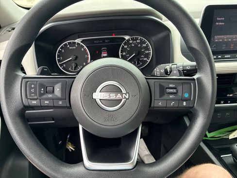 Used 2023 Nissan Rogue SV FWD image 12