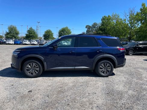 Used 2024 Nissan Pathfinder SV FWD image 2