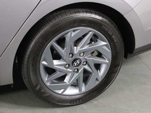 Certified 2024 Hyundai Elantra SEL FWD image 13