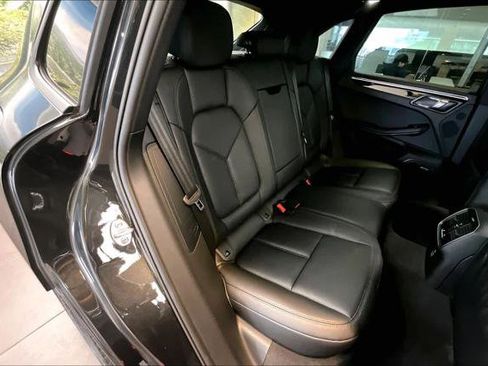 Used 2025 Porsche Macan AWD/4WD image 19