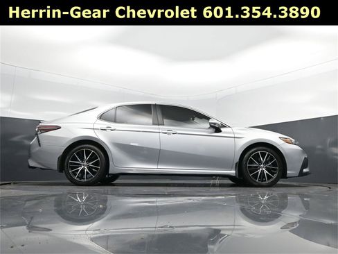 Used 2024 Toyota Camry SE image 44