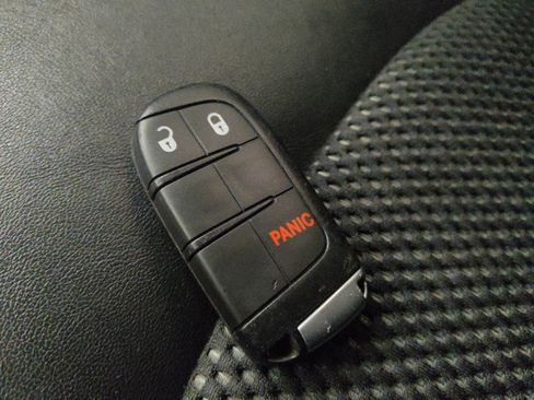 Used 2019 Dodge Journey Crossroad AWD/4WD image 32
