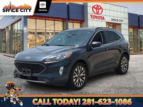 Used 2022 Ford Escape Titanium w/ Class II Trailer Tow Package AWD/4WD image 1