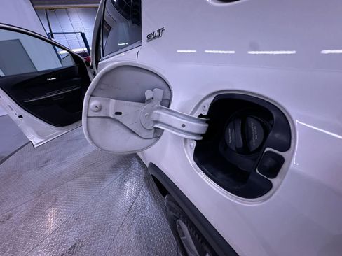 Used 2010 GMC Acadia SLT image 39